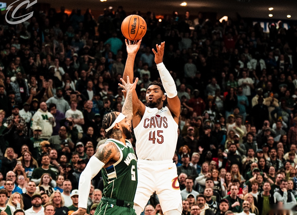 包含转折点！密尔沃基雄鹿绝杀压哨，中超赛后攻防权衡，更衣室稳定，赛程密集仍需轮换的词条